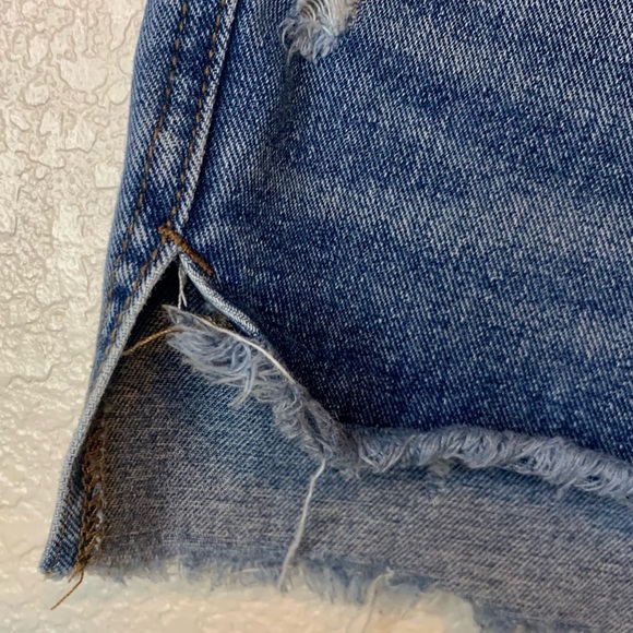 Free People Jillian Runaway Cutoff Button Fly Jean Shorts Distressed Size 27 - Picture 5 of 8
